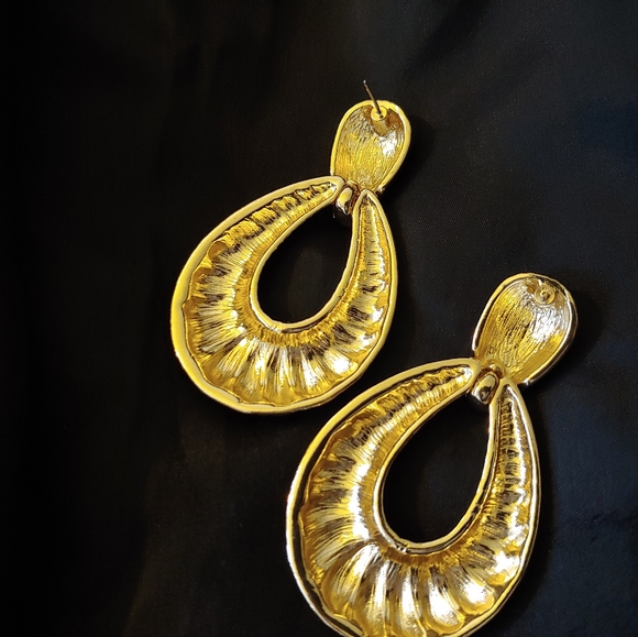 Earrings - Picture 3 of 3